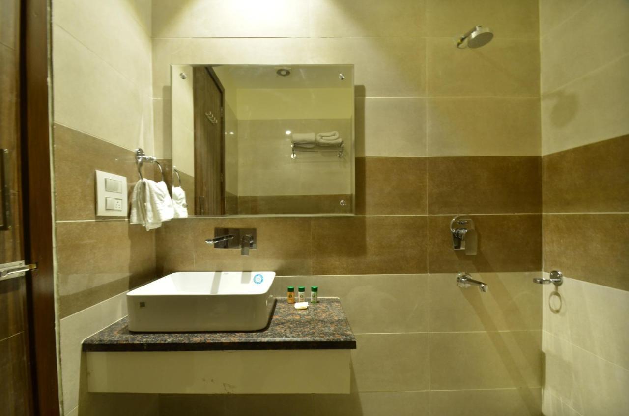 Capital O 8510 Welcome Inn Amritsar Extérieur photo